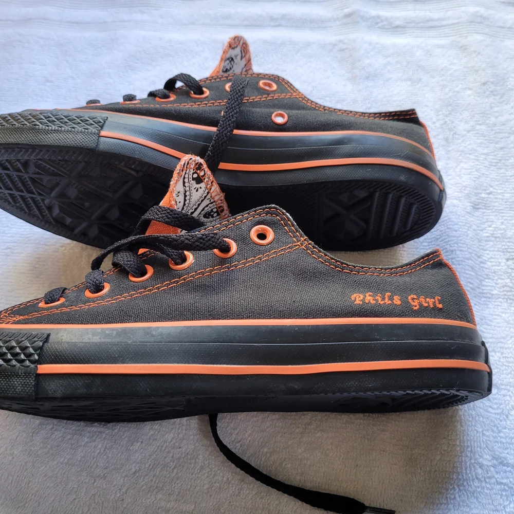 Convers All-Star Sneakers Black and Orange Low-Top  Men 8.5 (Women 6.5)